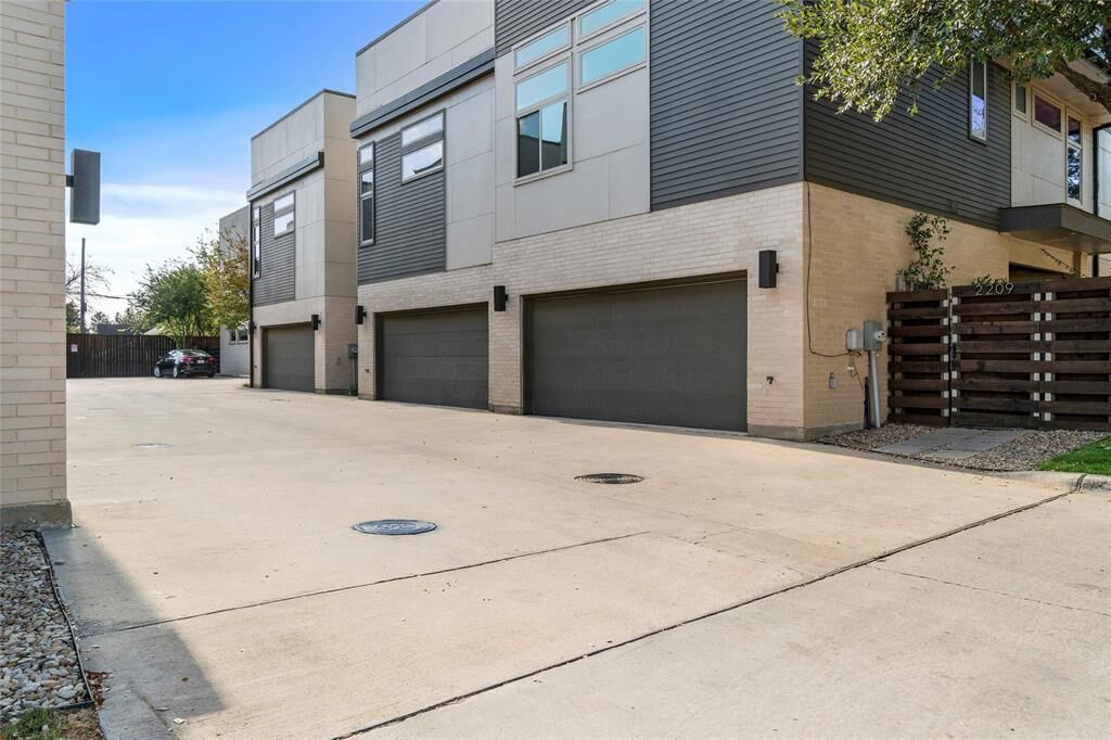 Property Photo: 2209 Lola Court TX 75206