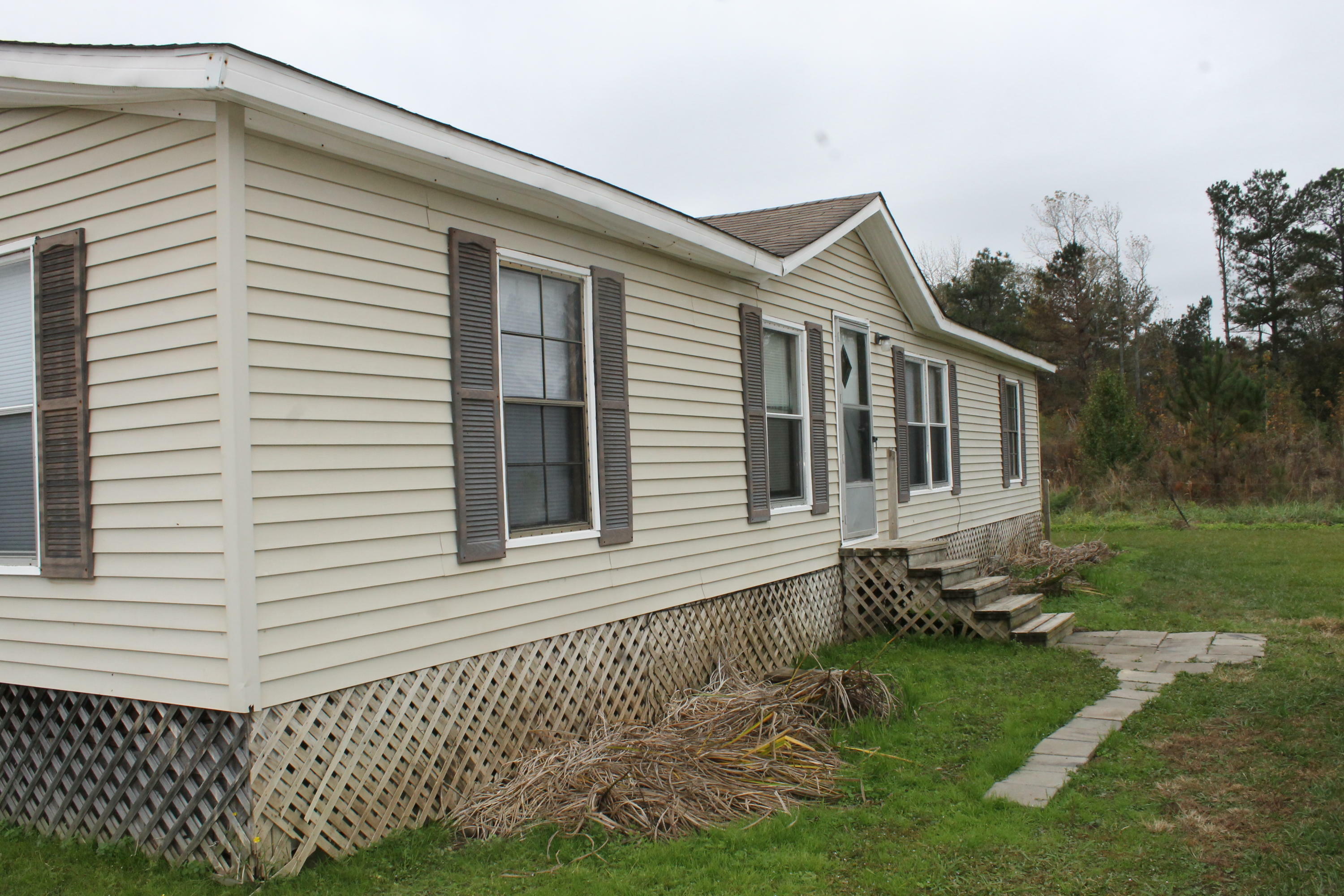 Property Photo:  1200 Dowdle Rd  MS 39740 