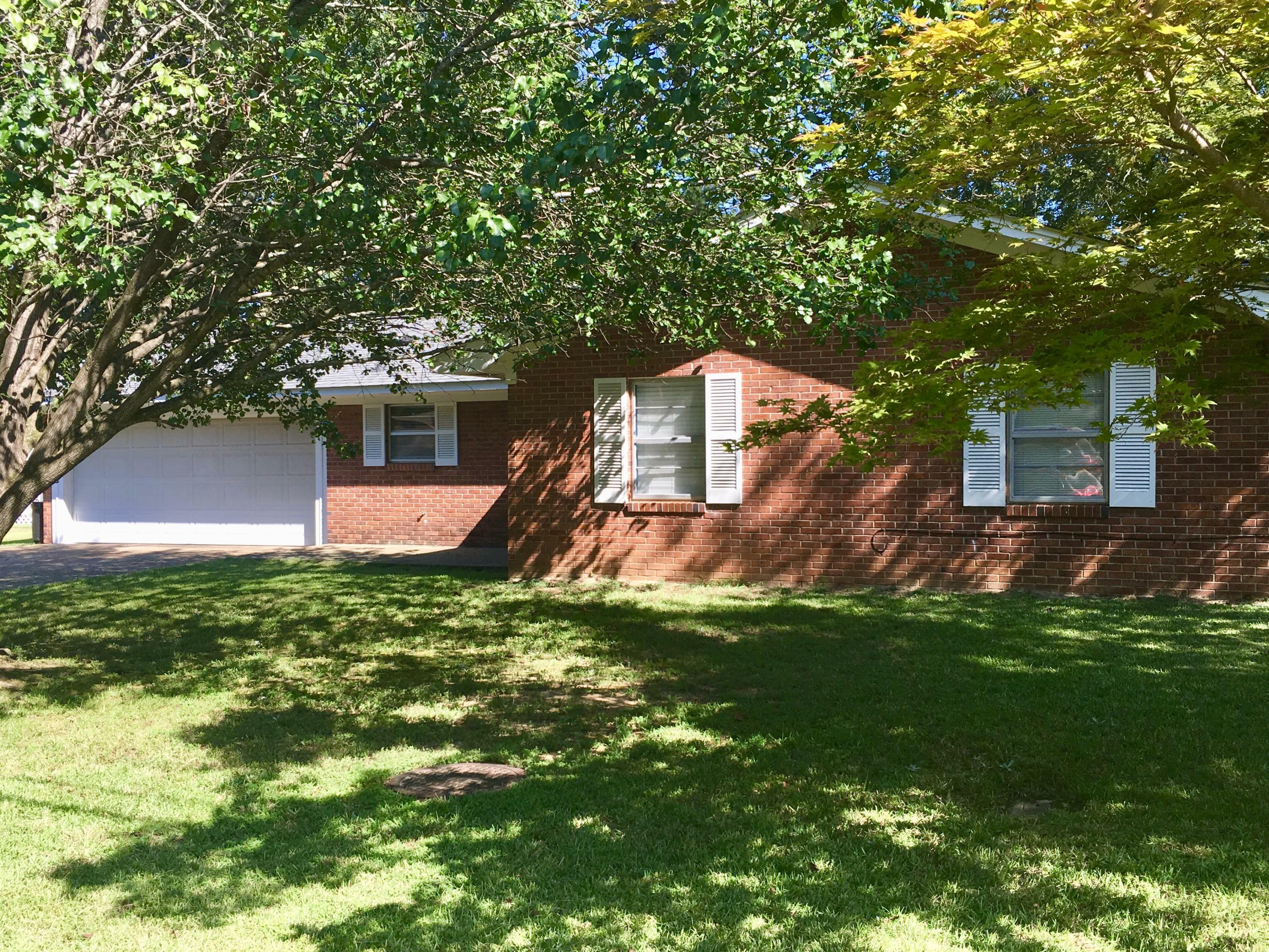 Property Photo:  2406 Pin Oak Dr  MS 39759 