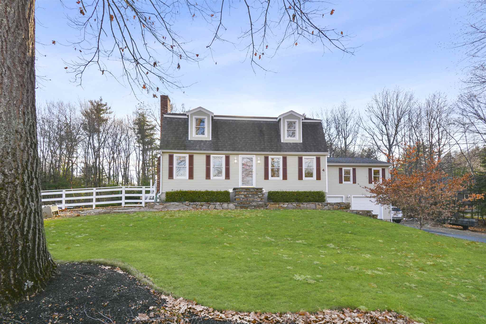 Property Photo: 4 Lee Circle NH 03038