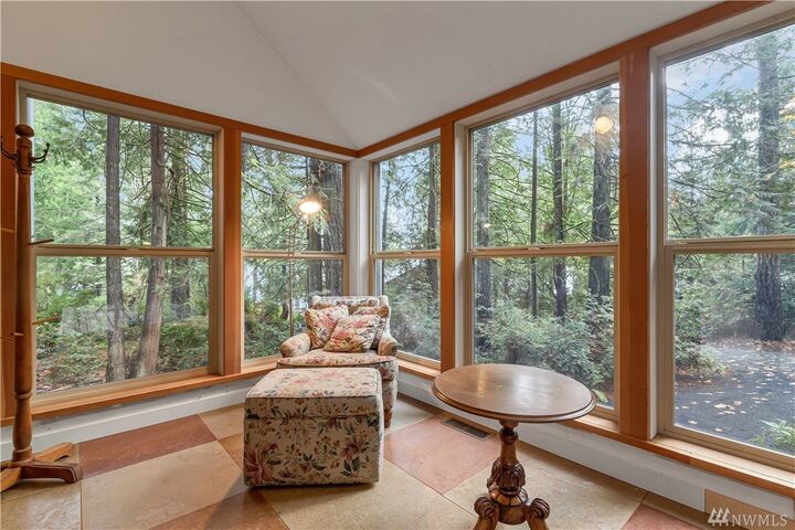 Property Photo:  657 E Pointes Dr E  WA 98584 