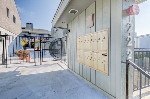 Property Photo:  222 S Irena Avenue S  CA 90277 