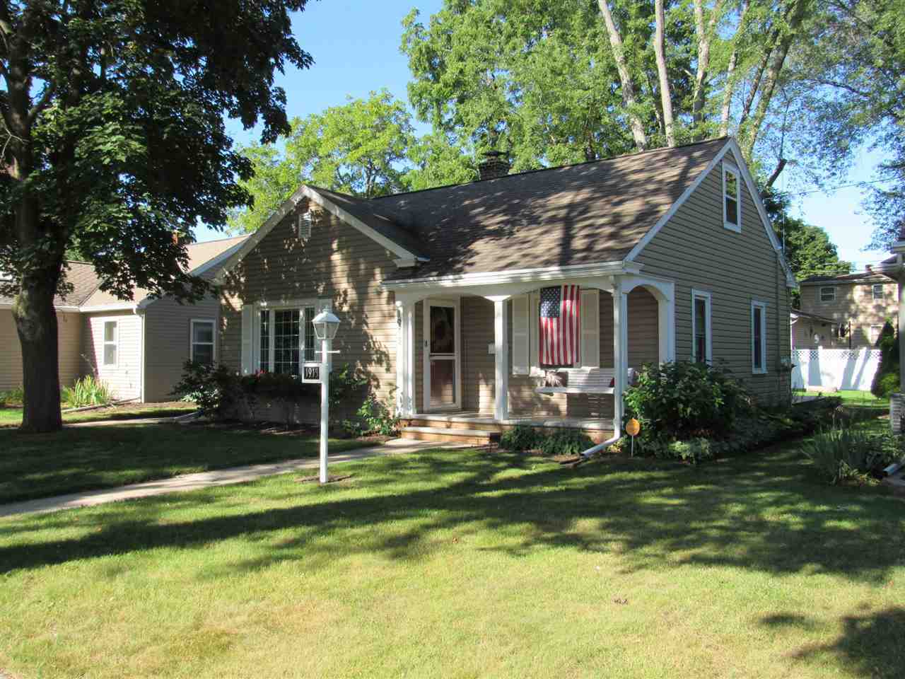 Property Photo:  1913 N Harriman Street  WI 54911 