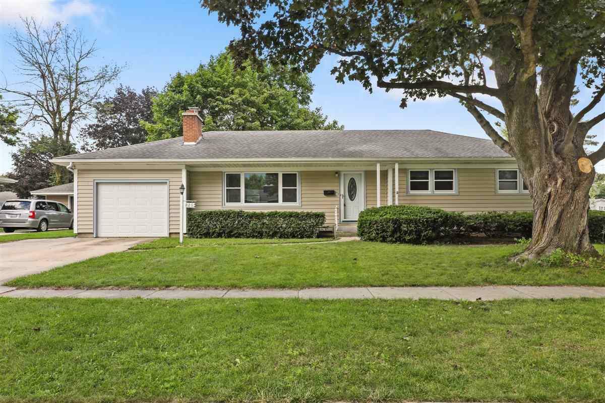 Property Photo:  823 Grace St  WI 53963 