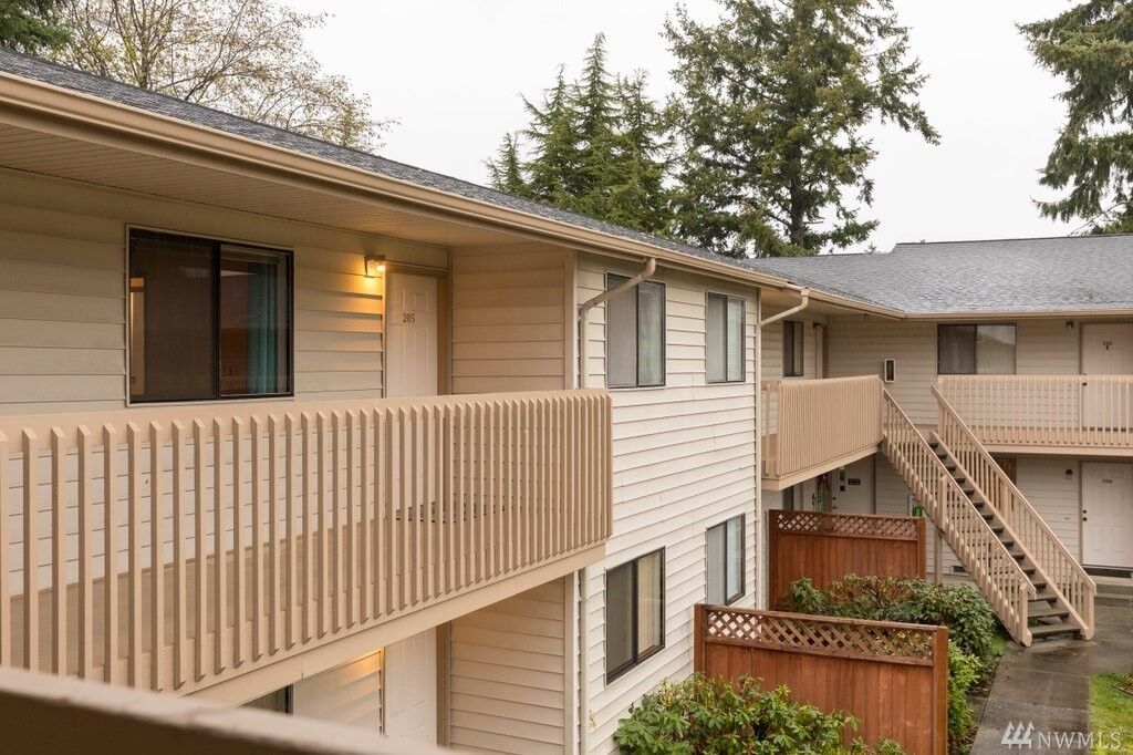 Property Photo:  325 NE Kettle St 205  WA 98277 