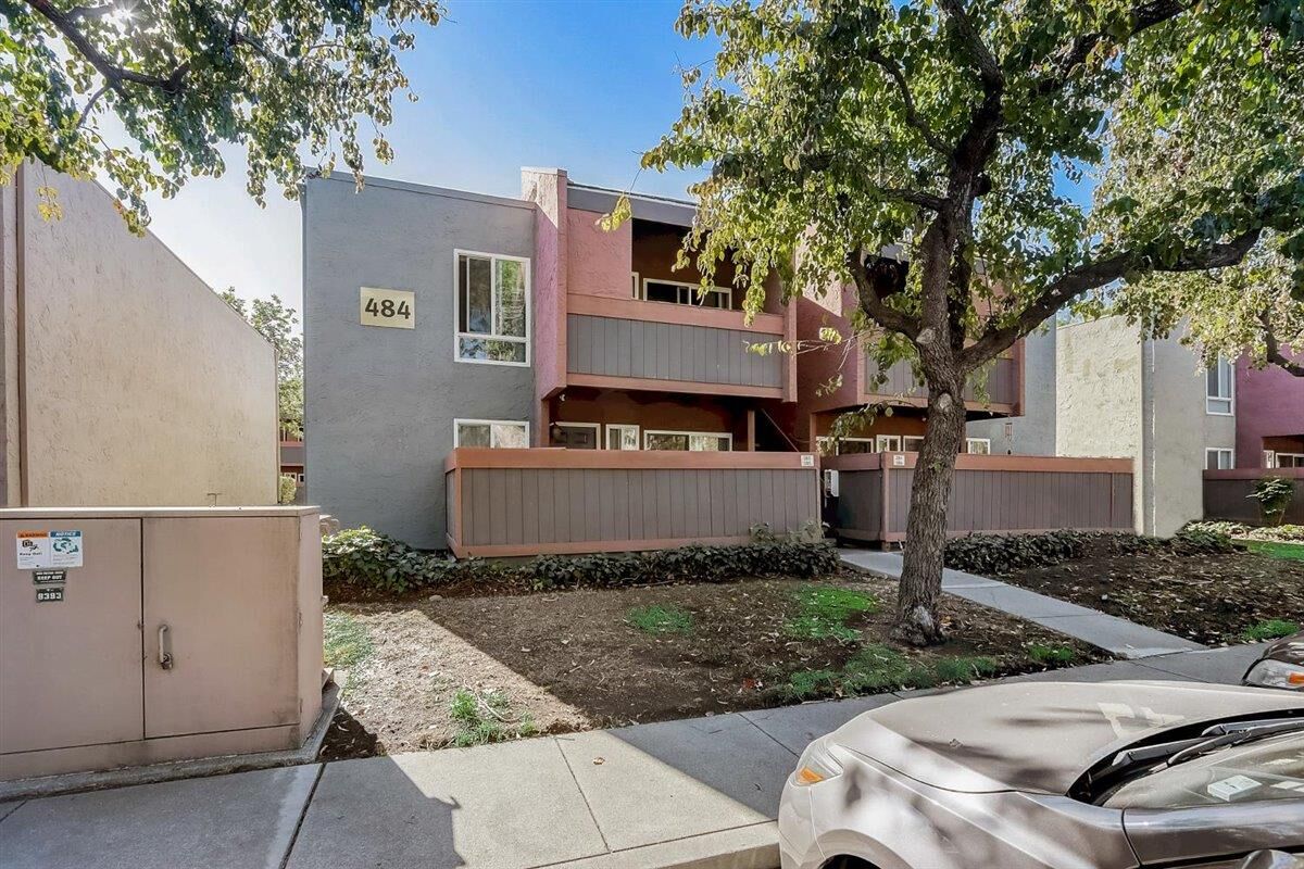 Property Photo:  484 Dempsey Road 284  CA 95035 