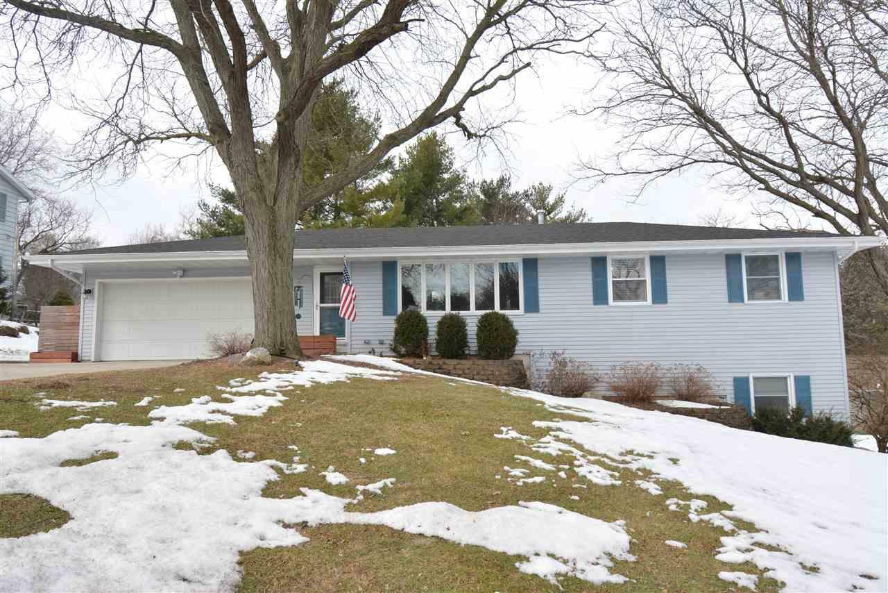 Property Photo: 112 Surrey Ln WI 53546