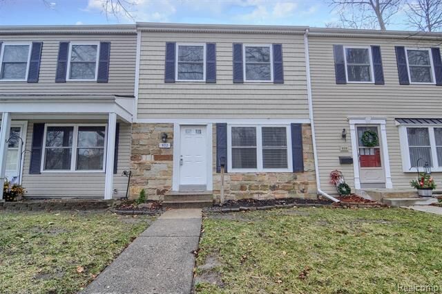 Property Photo: 932 Little Hill Court MI 48307