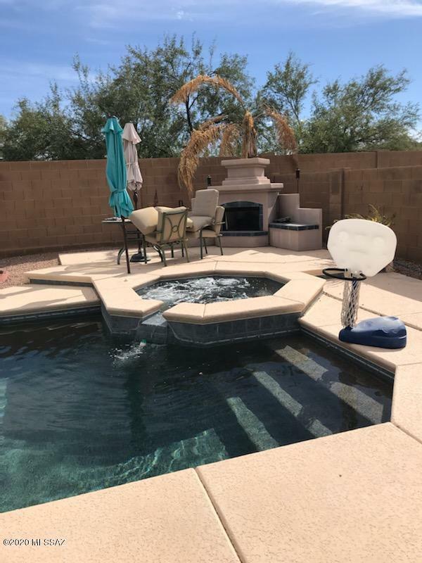 Property Photo:  8227 W Opal Moon Court  AZ 85743 