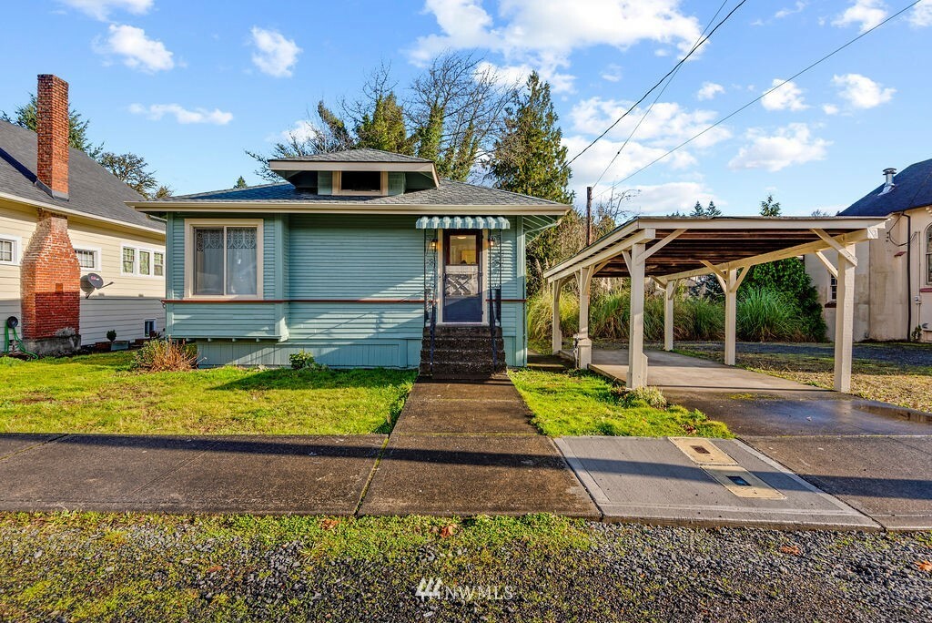 Property Photo:  300 NW Arden Avenue  WA 98596 