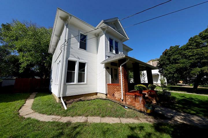 Property Photo: 208 Bluff St WI 53511
