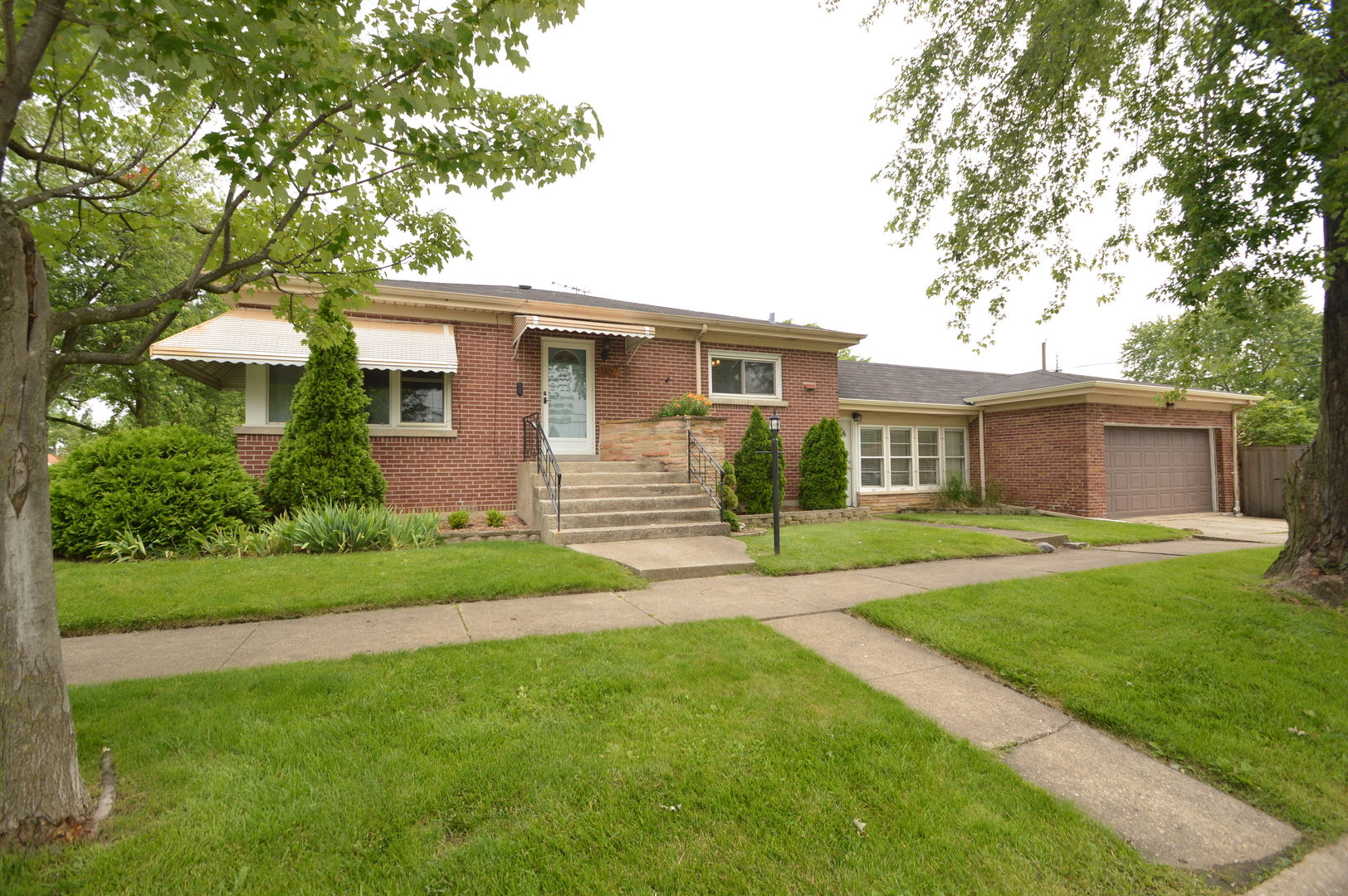 Property Photo:  1357 Heidorn Avenue  IL 60154 