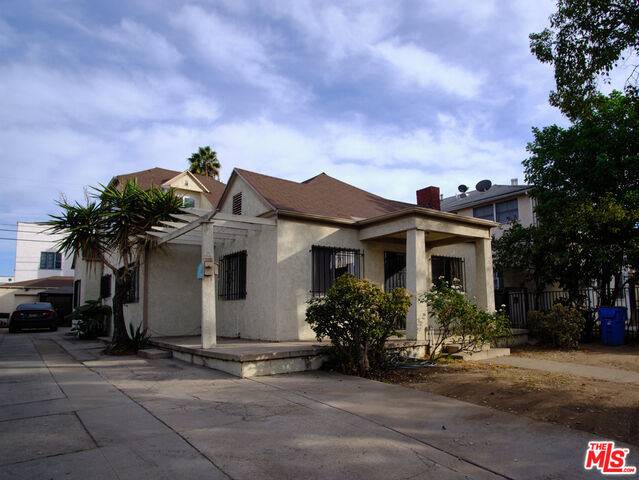 Property Photo:  1124 N Berendo St  CA 90029 