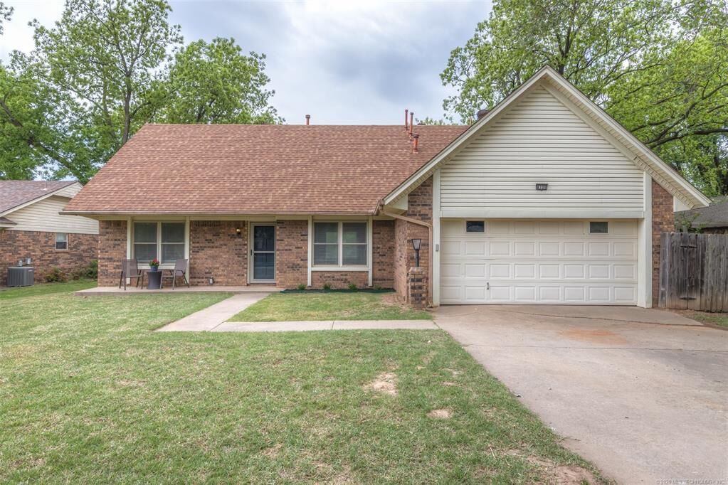 Property Photo: 8106 S Peach Avenue OK 74011
