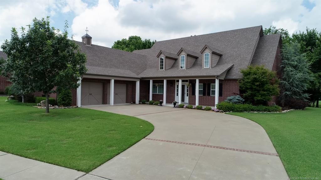 Property Photo:  8101 E Freeport Street  OK 74014