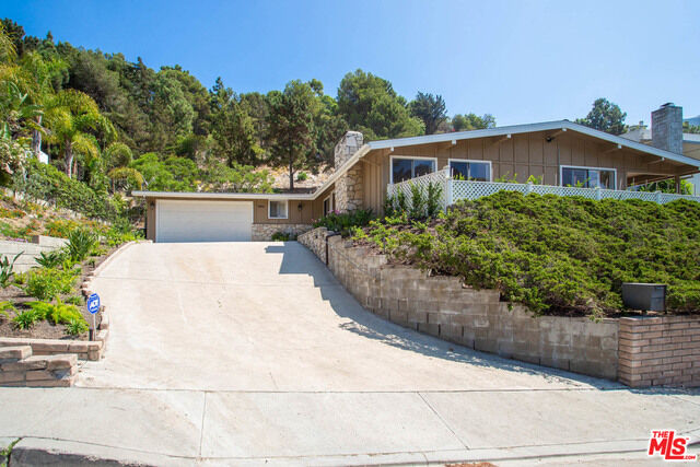 Property Photo: 1224 El Hito Cir CA 90272