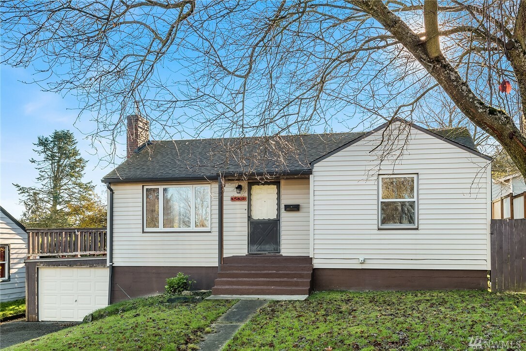Property Photo: 3239 S 137th St WA 98168
