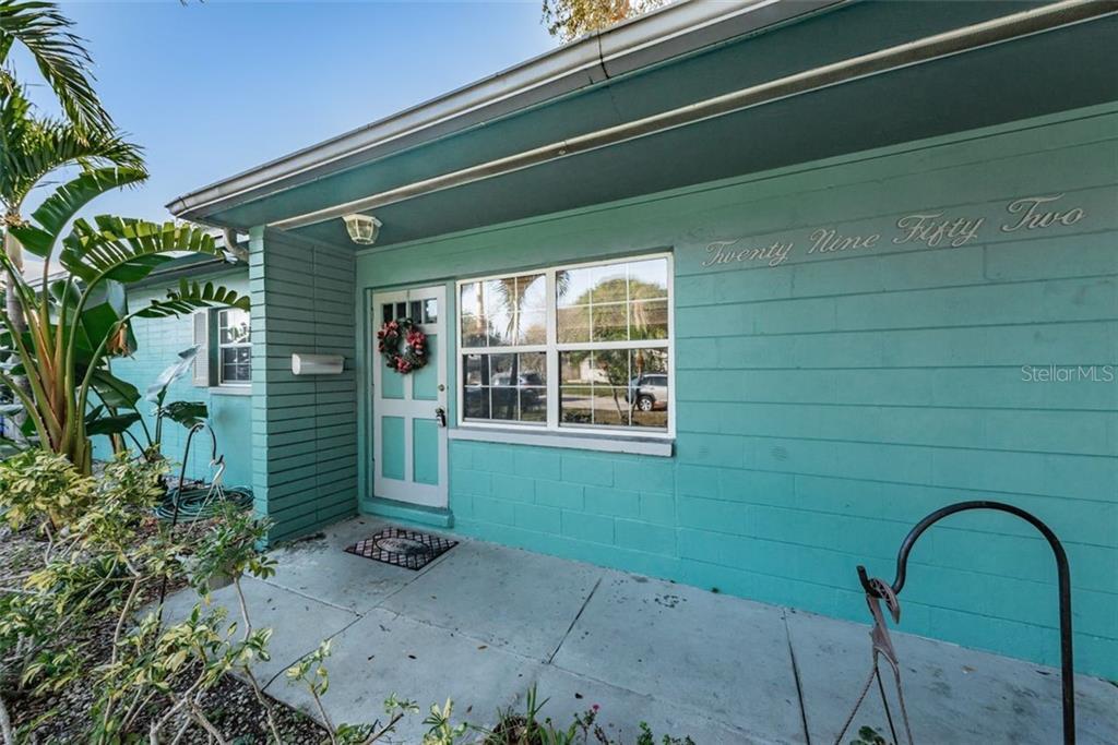 Property Photo: 2952 66th Way N FL 33710