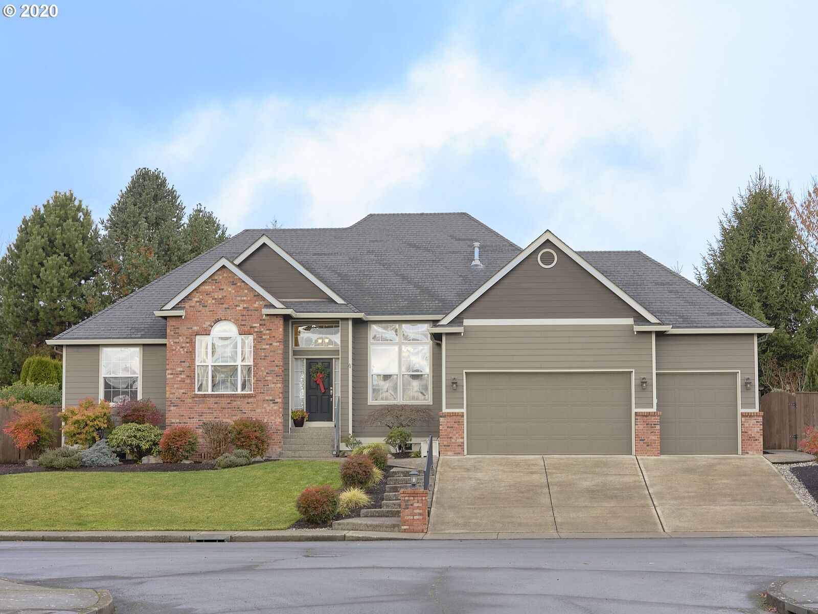 Property Photo: 2500 NW 121st Cir WA 98685