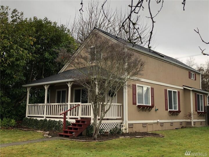Property Photo:  1421 Hoyt Ave  WA 98201 