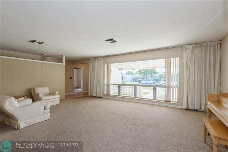 Property Photo: 561 SE 14th St FL 33060