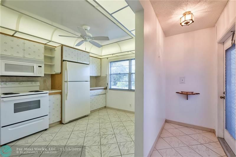 Property Photo:  2201 Lucaya Bnd O2  FL 33066 