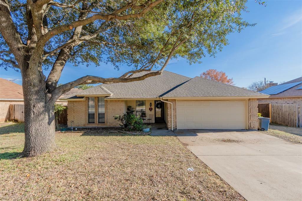 Property Photo:  721 Daniels Drive  TX 76036 