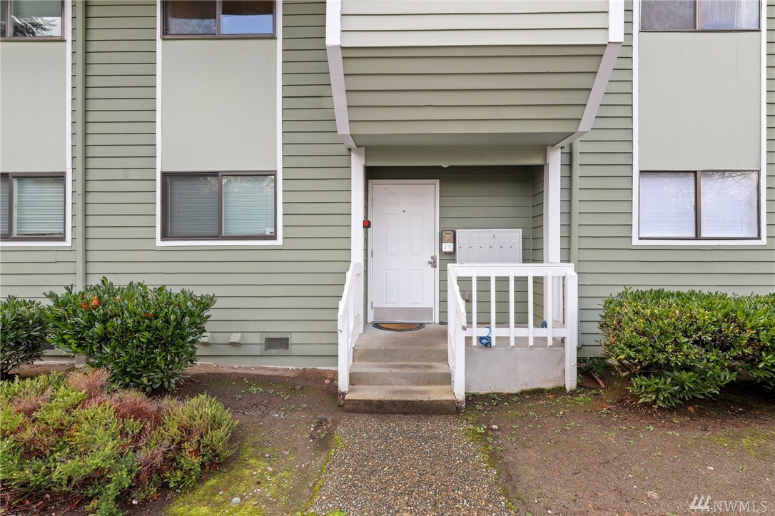 Property Photo:  210 SW Clark St A204  WA 98027 