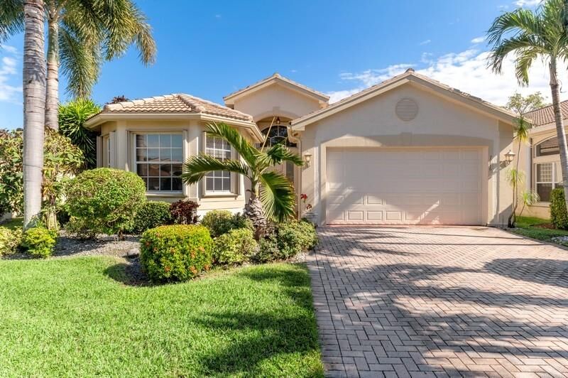 Property Photo: 7776 Royal Calais Drive FL 33467