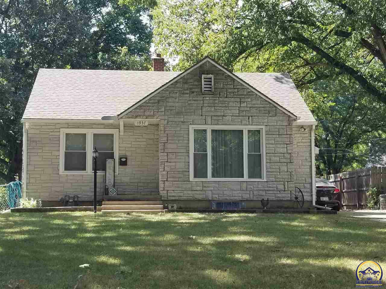 Property Photo:  1937 SW Randolph Ave  KS 66604 