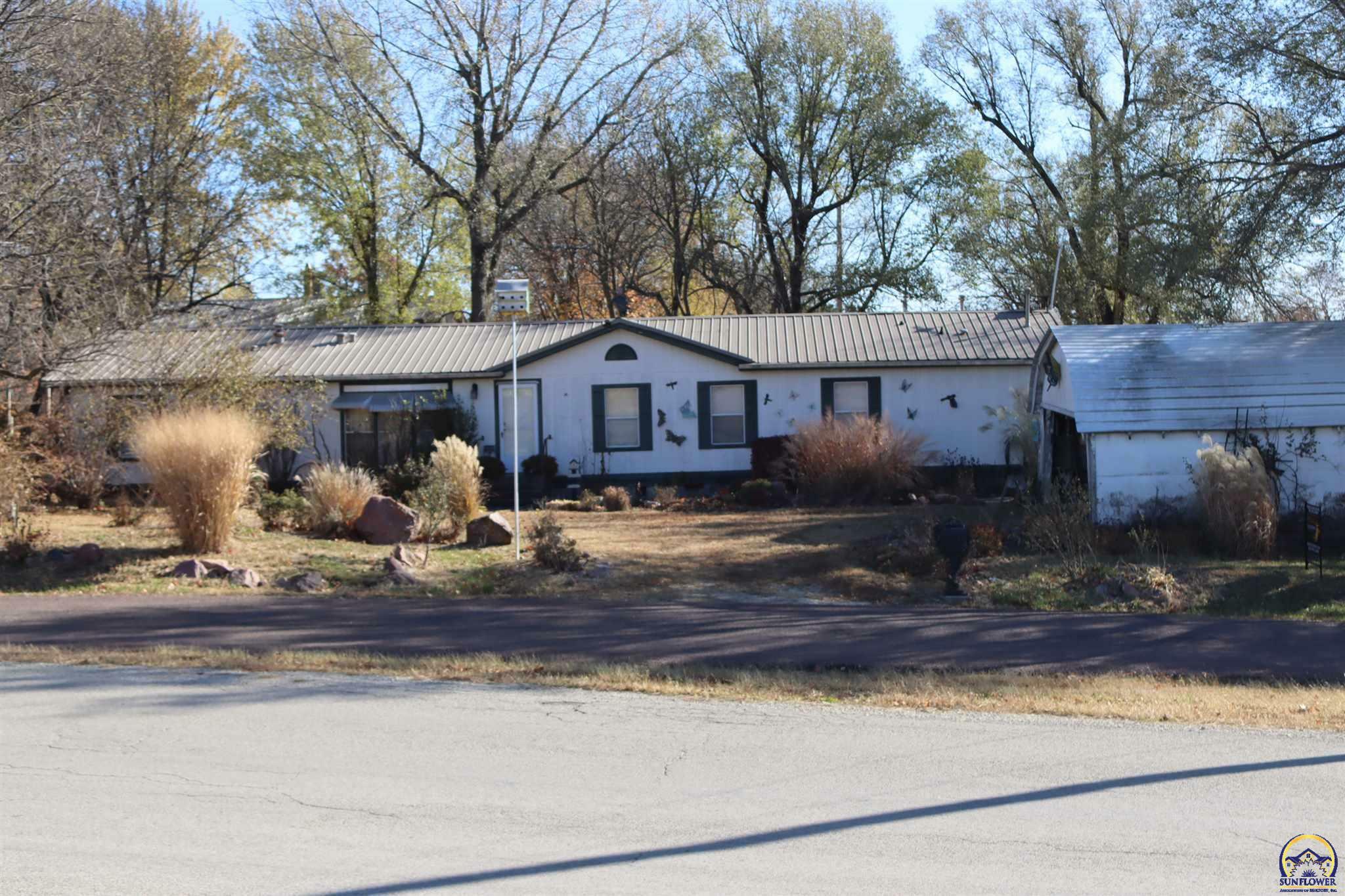 Property Photo:  530 Section Line Rd  KS 66550 