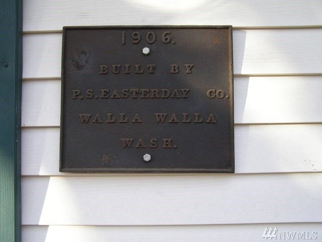 Property Photo: 1017 Frankland St WA 99362