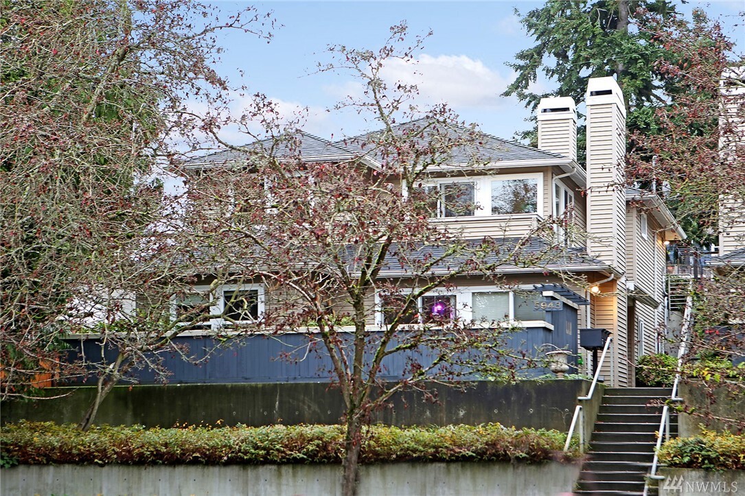 Property Photo: 5948 Fauntleroy Wy SW WA 98136