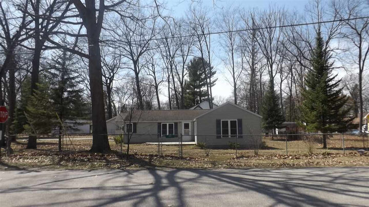 301 Tudor Dr  Houghton Lake MI 48629 photo