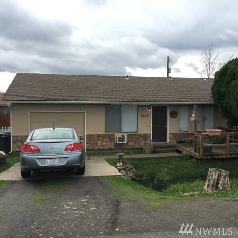 Property Photo:  2200 Garrison St  WA 99362 