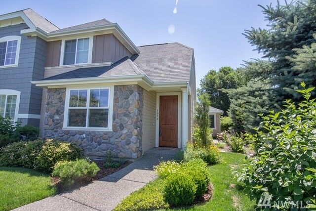 Property Photo:  1070 SE Garrison Village Wy  WA 99324 