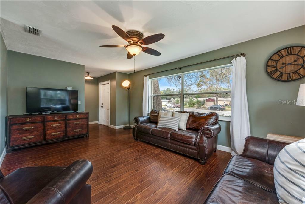 Property Photo:  4012 Wittwood Court  FL 32817 