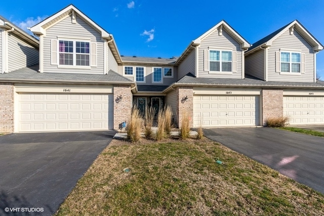 Property Photo:  1641 S Candlestick Way  IL 60085 