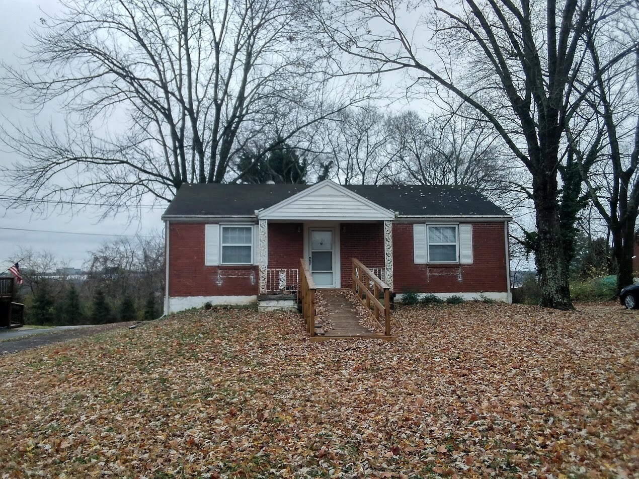 Property Photo:  1915 Lebanon Pike  TN 37210 