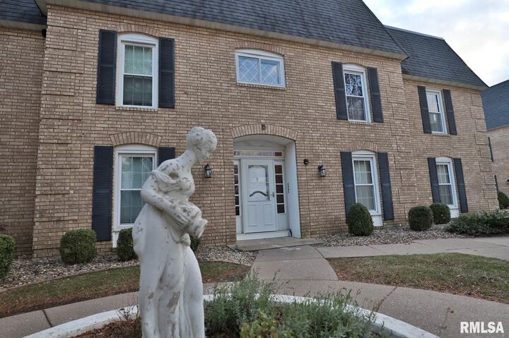 810 W Loire  Peoria IL 61614 photo