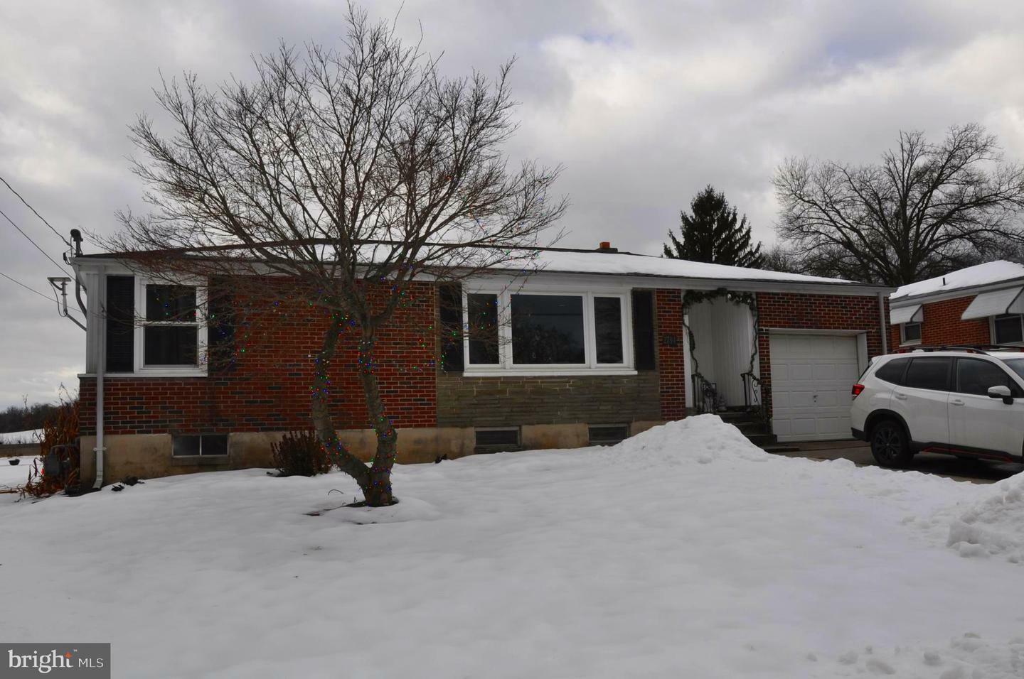 Property Photo: 2794 Clearbrook Boulevard PA 17406