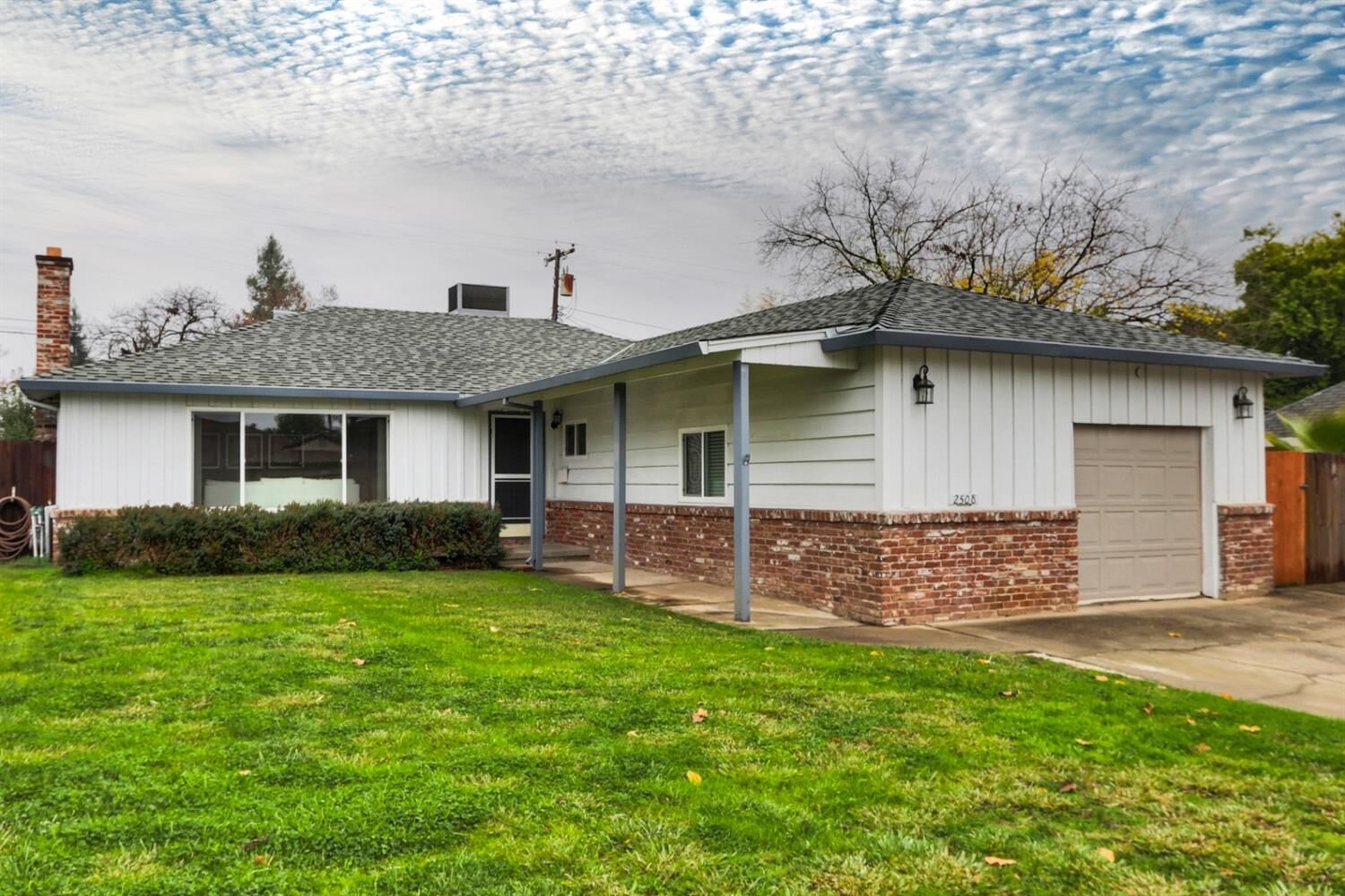 Property Photo: 2508 Borica Way CA 95821