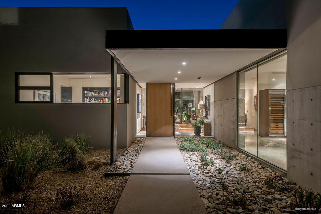 Property Photo: 6310 N 47th Place AZ 85253