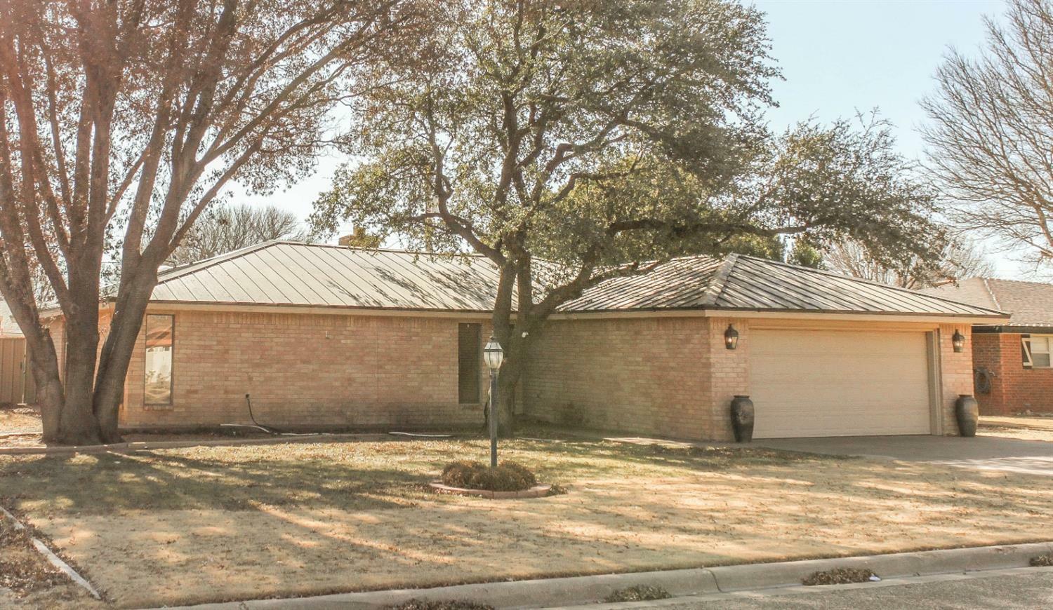 Property Photo:  228 E 27th Street  TX 79339 