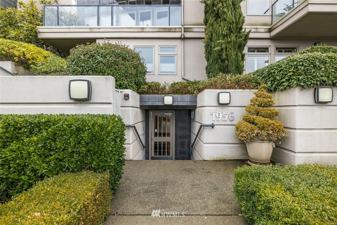 Property Photo:  1956 Harvard Avenue E 307  WA 98102 