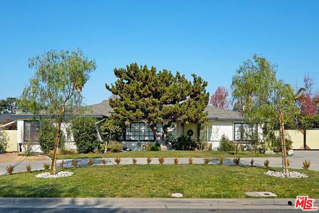 Property Photo:  1025  W River Ln  CA 92706 