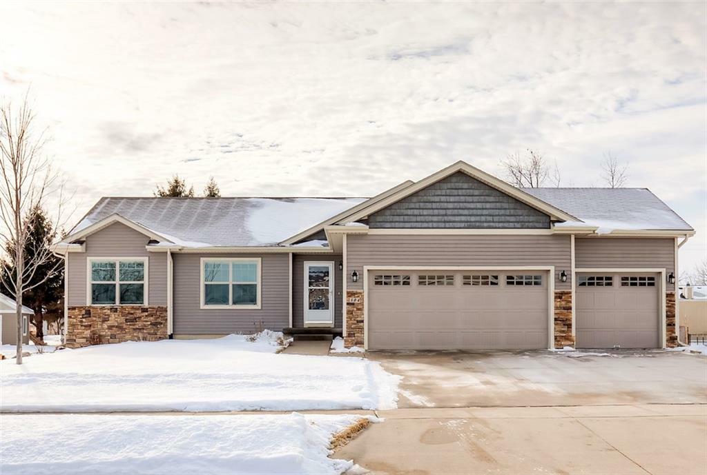 Property Photo:  304 Northpark Boulevard  IA 50124 