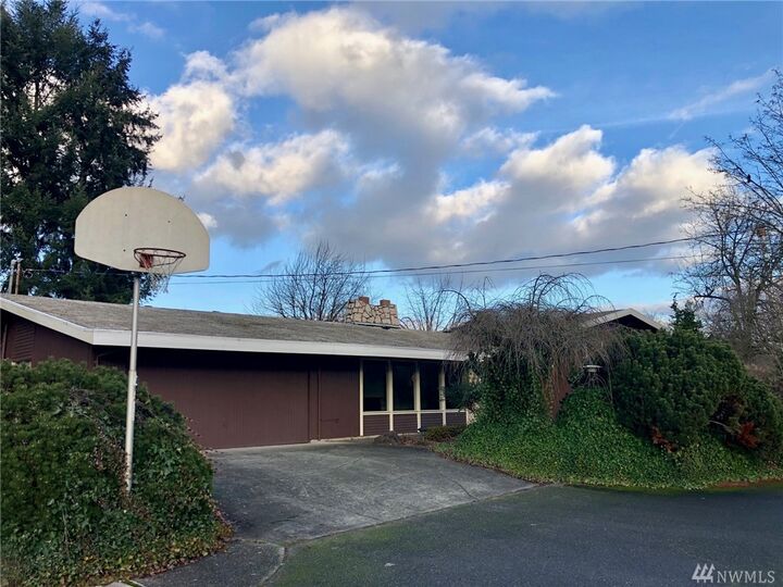 Property Photo:  911  5th Street NE  WA 98002 