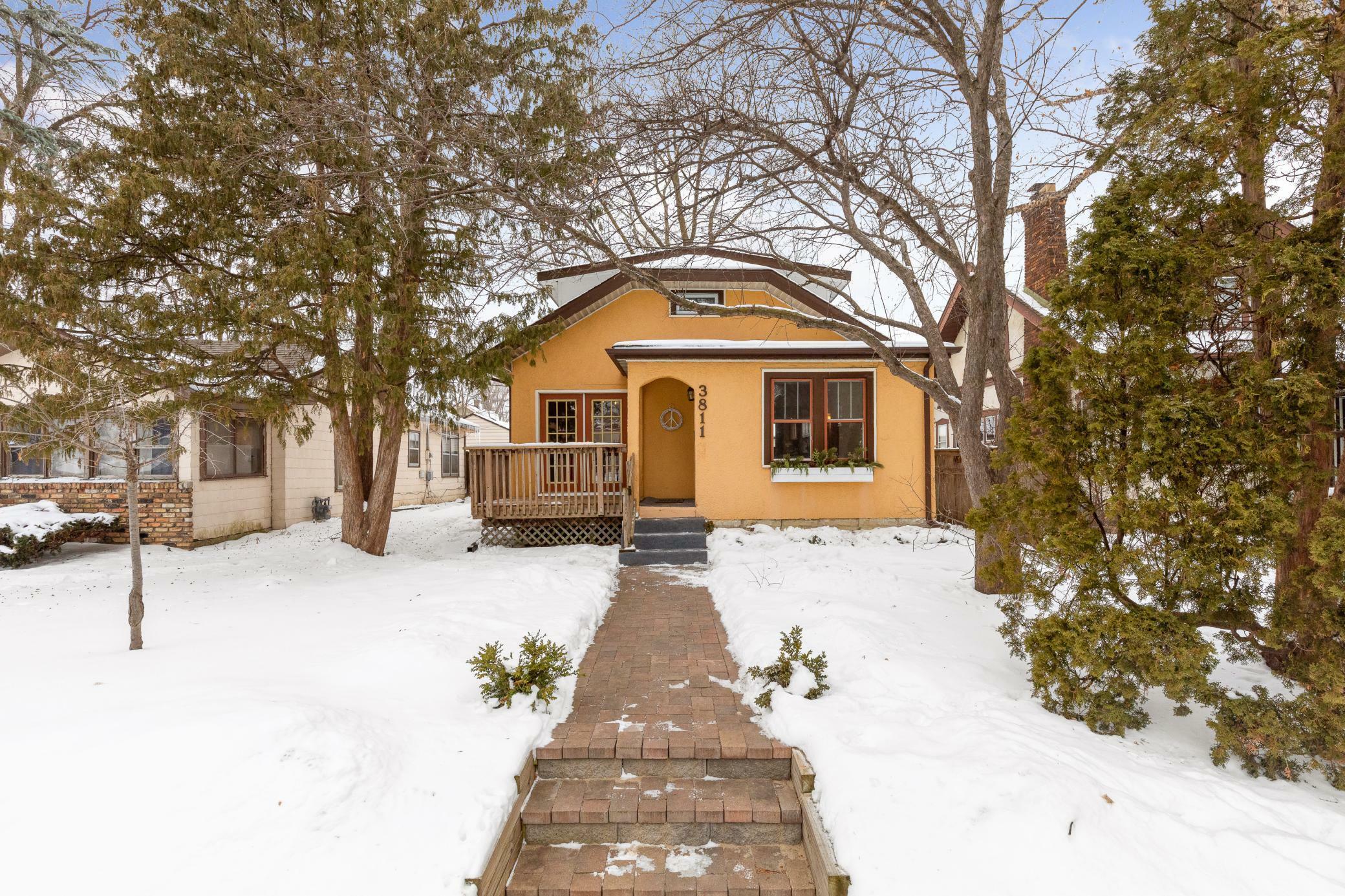 Property Photo:  3811 Russell Avenue N  MN 55412 