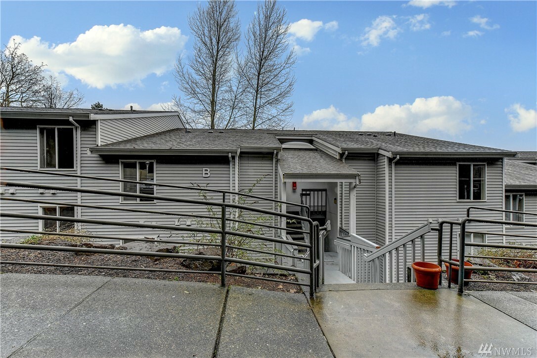 Property Photo:  17300 91st Ave NE B201  WA 98011 